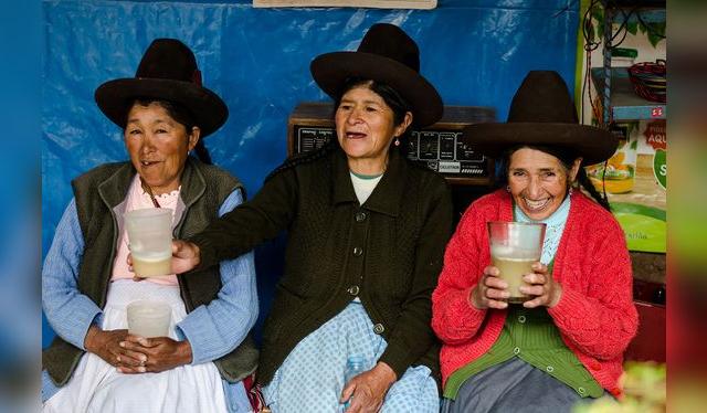 La chicha es una bebida que forma parte de la tradición de las comunidades andinas.   