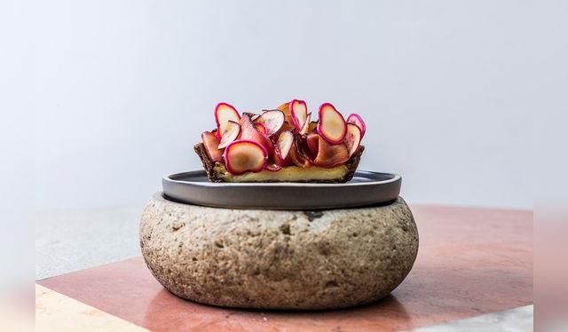 Este plato es un homenaje a los tubérculos andinos, productos nativos que forman parte de su cocina. (Foto: Gustavo Vivanco) Este plato es un homenaje a los tubérculos andinos, productos nativos que forman parte de su cocina. (Foto: Gustavo Vivanco)