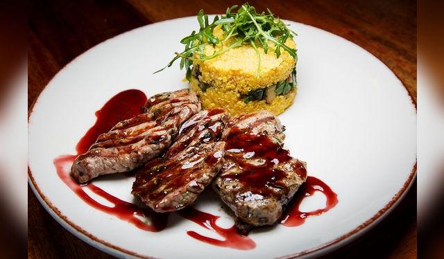 La carne fresca de alpaca ha ido ingresando poco a poco al mercado de restaurantes de las ciudades.    