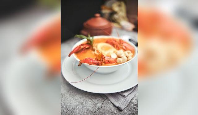 El chupe es el plato especial de los domingos. El chupe es el plato especial de los domingos.