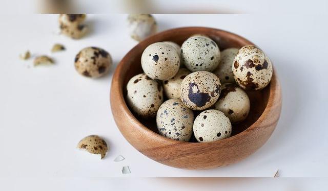 No es recomendable pelarlos en seco, sino usando agua.   