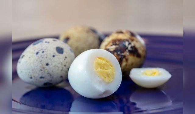 Huevos bien pelados, listos para comer: ¿cómo los prefieres?   