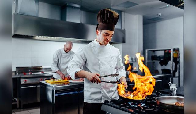 Las cocinas industriales botan un fuego intenso, pero consumen más gas. Las cocinas industriales botan un fuego intenso, pero consumen más gas.