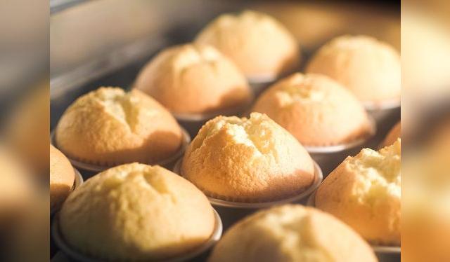 El polvo de hornear eleva sin necesidad de acidez, como en estos cupcakes de vainilla. El polvo de hornear eleva sin necesidad de acidez, como en estos cupcakes de vainilla.