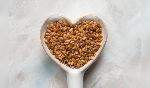 La fibra de la linaza reduce el colesterol y es buena para el corazón. La fibra de la linaza reduce el colesterol y es buena para el corazón.