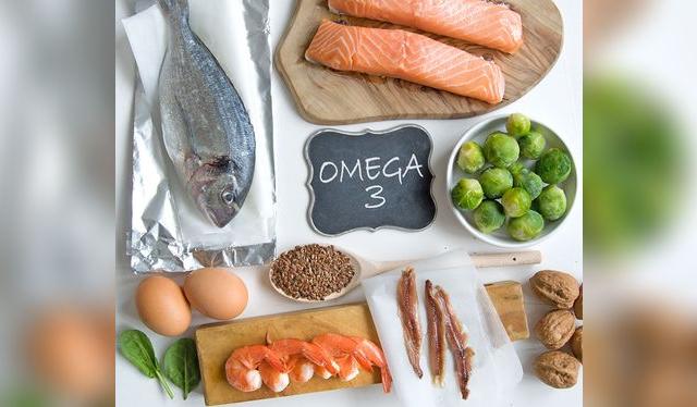 El Omega 3 es una grasa saludable, presente en pescados grasos y frutos secos. También en la linaza. El Omega 3 es una grasa saludable, presente en pescados grasos y frutos secos. También en la linaza.