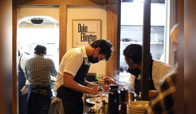 Ricardo Martins en pleno proceso creativo. Ricardo Martins en pleno proceso creativo.