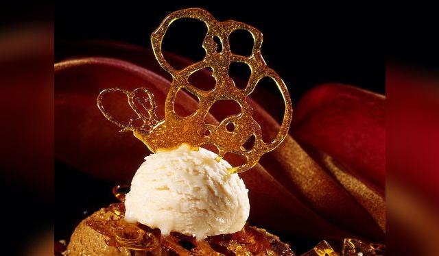 Al caramelo cristalizado puedes darle la forma que quieras: rulos, redes, tiras....  