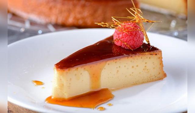 Crema volteada: con caramelo líquido y decorado.    