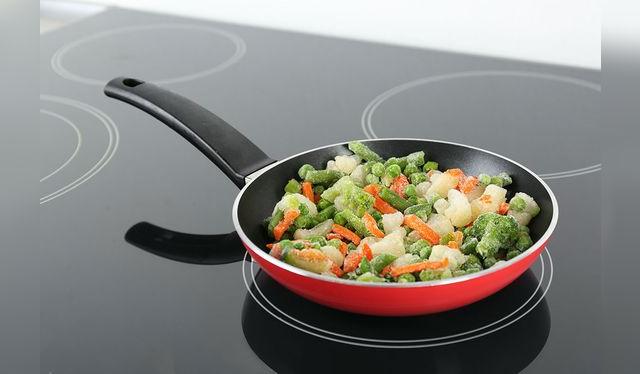 Estas cocinas solo calientan las ollas ferromagnéticas. Estas cocinas solo calientan las ollas ferromagnéticas.