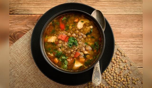 Una sopita de lentejas para estos días fríos.    