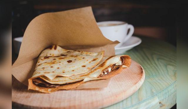 Los creps se doblan en 4 para que quede como un cono: lo puedes rellenar como quieras. Los creps se doblan en 4 para que quede como un cono: lo puedes rellenar como quieras.