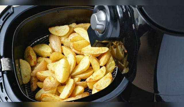 Las freidoras de aire tienen la ventaja de que usan muy poco o nada de aceite. Las freidoras de aire tienen la ventaja de que usan muy poco o nada de aceite.