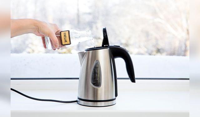 El vinagre elimina el sarro que se forma por el agua dura de la ciudad.    