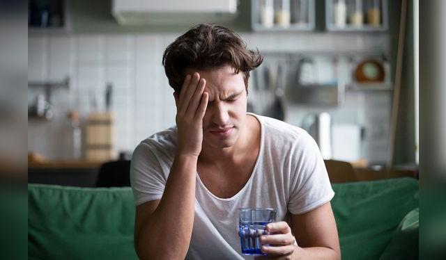 El exceso de alcohol tienen efectos dañinos para la salud, entre ellos, la deshidratación. El exceso de alcohol tienen efectos dañinos para la salud, entre ellos, la deshidratación.