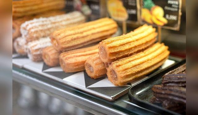 Los churros rellenos suelen tener manjar blanco, chocolate o crema pastelera. Los churros rellenos suelen tener manjar blanco, chocolate o crema pastelera.