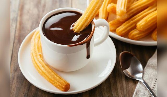 El chocolate tuvo que llegar a Europa para conquistar a los churros. El chocolate tuvo que llegar a Europa para conquistar a los churros.