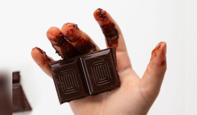 El chocolate se derrite en la boca, más que en la mano.    