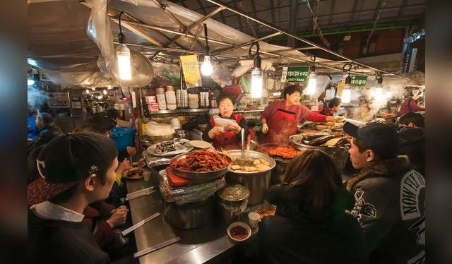 Los mercados son puntos de encuentro donde se encuentra para probar auténtica cocina coreana. Los mercados son puntos de encuentro donde se encuentra para probar auténtica cocina coreana.