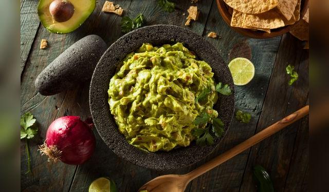 El guacamole se traduce como salsa de aguacate.   