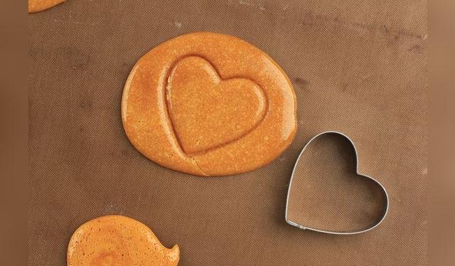 Luego de darle forma con un molde solo hay que esperar que enfríe. 