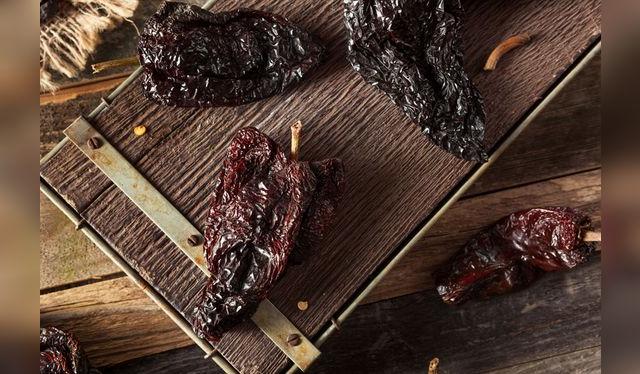 Los chiles anchos son los chiles secos más usados en la cocina. Los chiles anchos son los chiles secos más usados en la cocina.