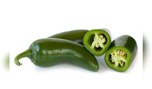 El jalapeño es el más famoso de los chiles mexicanos; la mayoría se consume en encurtidos. El jalapeño es el más famoso de los chiles mexicanos; la mayoría se consume en encurtidos.