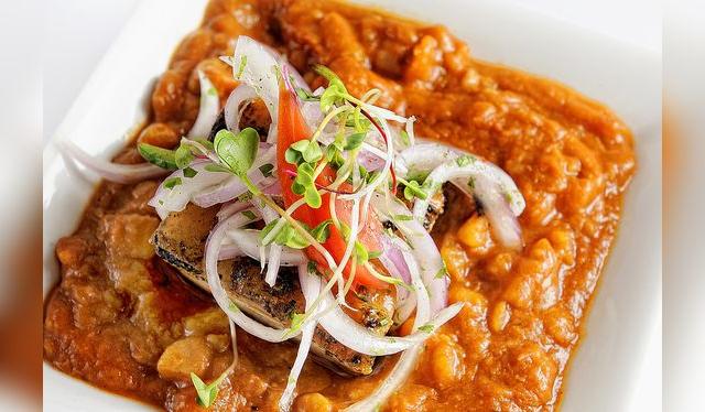 Para acompañar la carapulcra, busca carnes magras.   