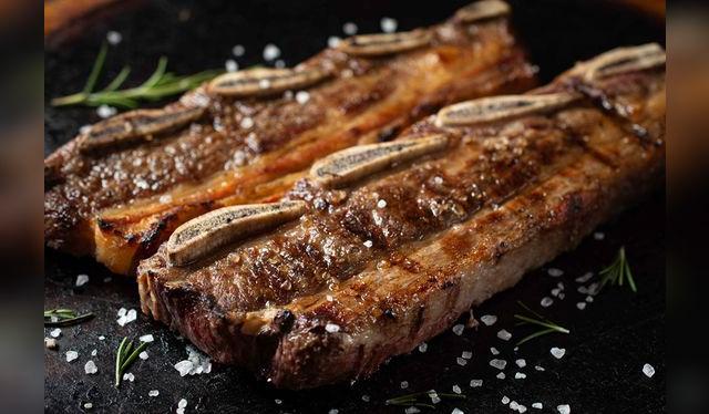 Protegido por el hueso, este corte es muy sabroso, pero requiere buena mano.   