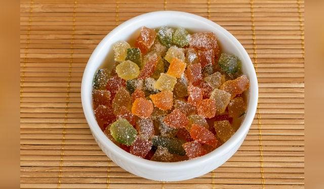 Se puede azucarar con azúcar impalpable o normal.    