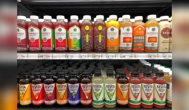 El té de kombucha es una tendencia en muchas ciudades del mundo, donde es posible encontrarlo en los supermercados.   