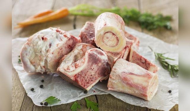 Hay que limpiar bien los huesos.   