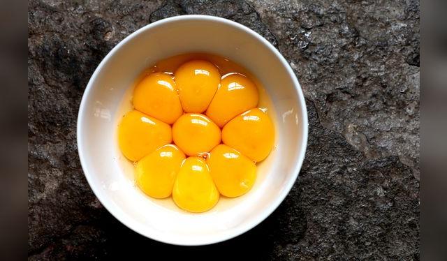 Las yemas tienen alto contenido del colesterol, pero su consumo no acarrea problemas. Las yemas tienen alto contenido del colesterol, pero su consumo no acarrea problemas.