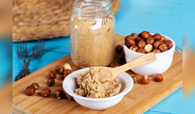 La mantequilla de avellanas no es lo mismo que la Nutella. La mantequilla de avellanas no es lo mismo que la Nutella.