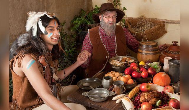 Representación de la cena entre colonos y nativos americanos, la cual dio origen al día del Acción de Gracias. Representación de la cena entre colonos y nativos americanos, la cual dio origen al día del Acción de Gracias.