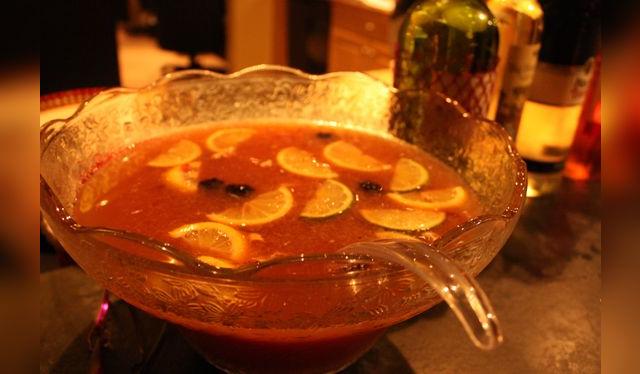 Puedes hacer tu ponche con los ingredientes que más te gusten, respetando los cincos ingredientes básicos.   