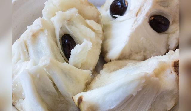 Sola es deliciosa, pero la chirimoya también se usa en repostería. ¿Has probado la chirimoya alegre? Sola es deliciosa, pero la chirimoya también se usa en repostería. ¿Has probado la chirimoya alegre?