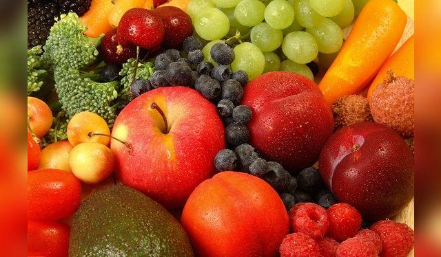 Frutas y verduras frescas, de distintos colores y a toda hora. Frutas y verduras frescas, de distintos colores y a toda hora.