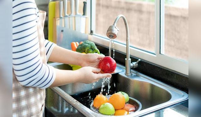 Evita sumarle una infección por alimentos a tu cuadro Covid: lava bien tus alimentos. Evita sumarle una infección por alimentos a tu cuadro Covid: lava bien tus alimentos.