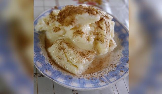 Queso helado tradicional: solo leche, azúcar, coco y canela. Queso helado tradicional: solo leche, azúcar, coco y canela.