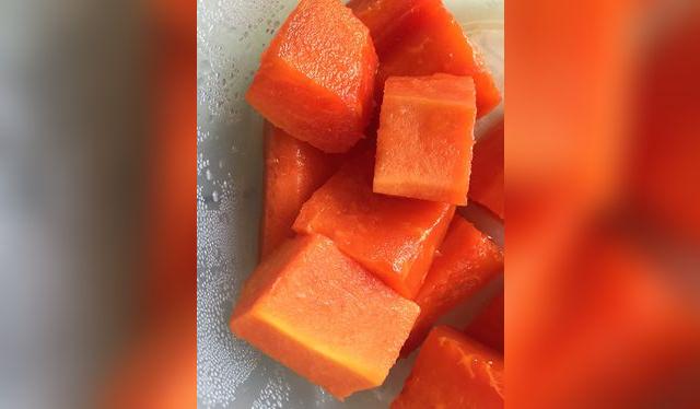 La papaya cortada en trozos aporta fibra, que es muy buena para el sistema digestivo y el sistema circulatorio.   