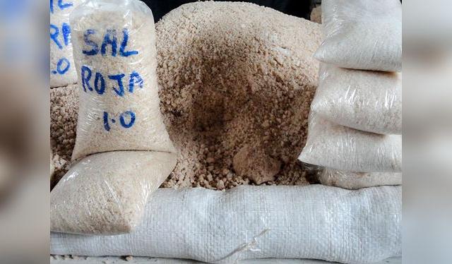 La sal de Maras se vende fuera de Cusco en las principales ciudades del Perú. La sal de Maras se vende fuera de Cusco en las principales ciudades del Perú.