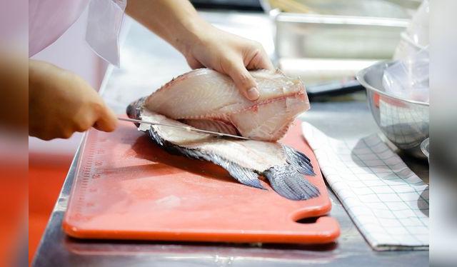 Desde que se pesca hasta que llega a nuestro mesa, el producto marino puede contaminarse.    