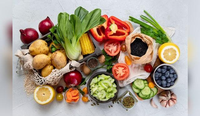 Los vegetales, frutas, hortalizas, legumbres y cereales son parte primordial de una alimentación saludable. Los vegetales, frutas, hortalizas, legumbres y cereales son parte primordial de una alimentación saludable.