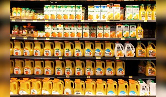 Los jugos comerciales están llenos de azúcar añadida. Los jugos comerciales están llenos de azúcar añadida.