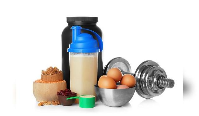 Las bebidas de proteínas muchas veces llevan huevo crudo.    