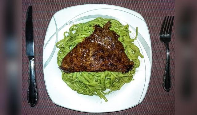 Los tallarines verdes con hígado frito es un clásico.   