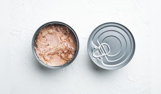 El pescado enlatado —atún, caballa, bonito— funciona muy bien para reemplazar el bacalao.    