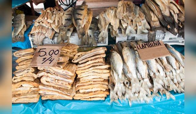 El pescado salado y seco que se encuentra en algunos mercados y terminales proviene de los ríos amazónicos.    