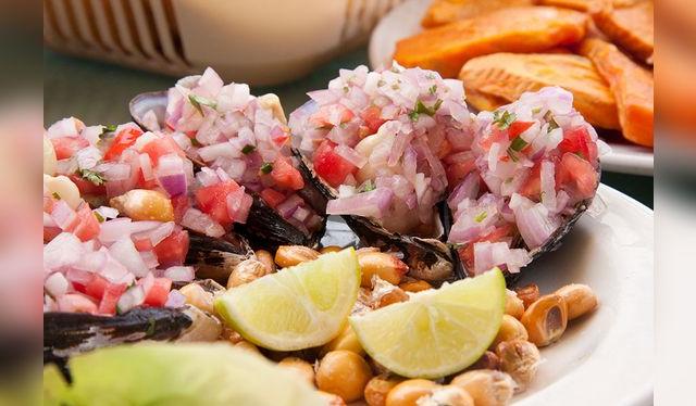 Los choritos a la chalaca son uno de los platos favoritos del verano costeño. Los choritos a la chalaca son uno de los platos favoritos del verano costeño.